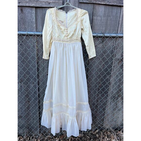 Gunne Sax Dresses & Skirts - 70s Gunne Sax Off White Romantic Victorian Prairie Wedding Dress Sleeves Size 5